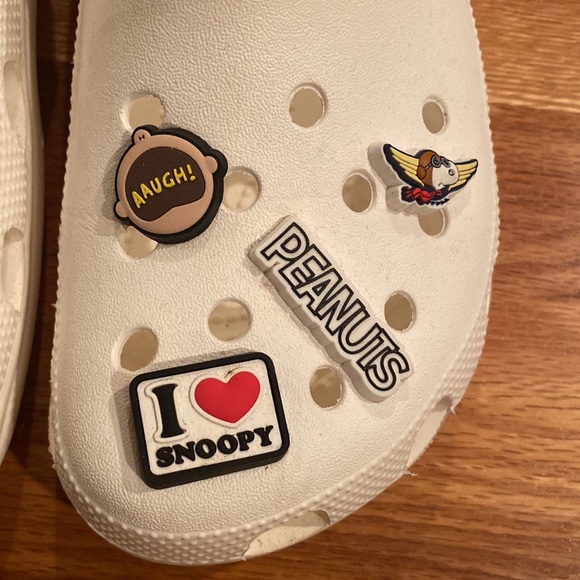 Peanuts®️ Crocs - Charlie Brown 🔆 - Picture 3 of 9